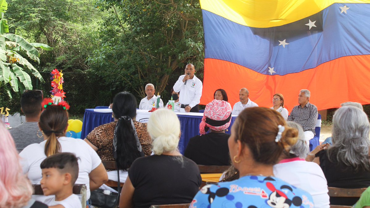 El día jueves 10 del presente mes, la familia de la E.B.N.B Lcdo. Carlos Requena, celebró sus 15 aniversario mediante una sesión especial dirigida por el Ilustre <a href="/Cmunicipalpc/">Concejo Municipal de Puerto Cabello</a>, acto lleno de remembranzas y mucha alegría.