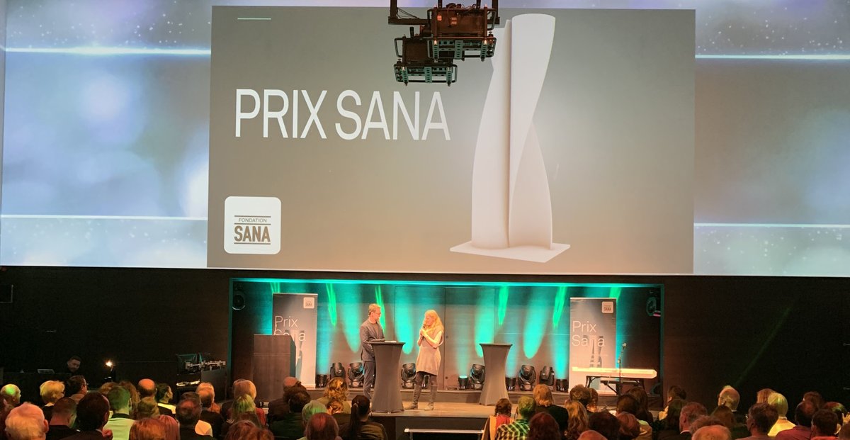 Wer gewinnt heute den Prix Sana? Wir sind live vor Ort und fiebern mit den Nominierten mit. Der Gesundheitspreis der Fondation Sana zeichnet Menschen aus, die sich uneigennützig für das Wohl anderer einsetzen. Kennst du auch so eine Person? #prixsana #engagement #ehrenamt