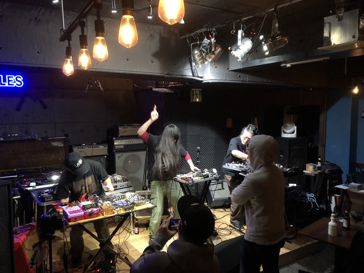 keybord111music's tweet photo. 恐らく今夜日本で1番尖ってるイベントでした!
#hiroyukichiba
#T美川
#NRYY
#sporespawn
#yukihikoyotsukura
#jai
#sinorebuildprojects
#noise
#dimples https://t.co/rQFSk5hL2M