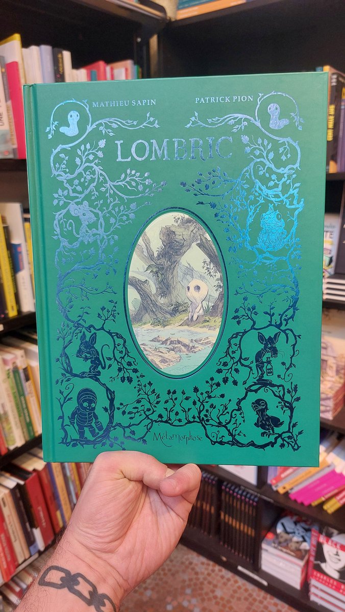librairiemollat's tweet photo. Entre découverte d'une nature sublime et hostile et enquête morbide où un batracien et une souris font équipe pour lever le voile sur un sombre mystère... Découvrez d'urgence "Lombric" aux @editions_Soleil !
#soleil #mathieusapin #bd #romangraphique https://t.co/jGPRvuwI8Y