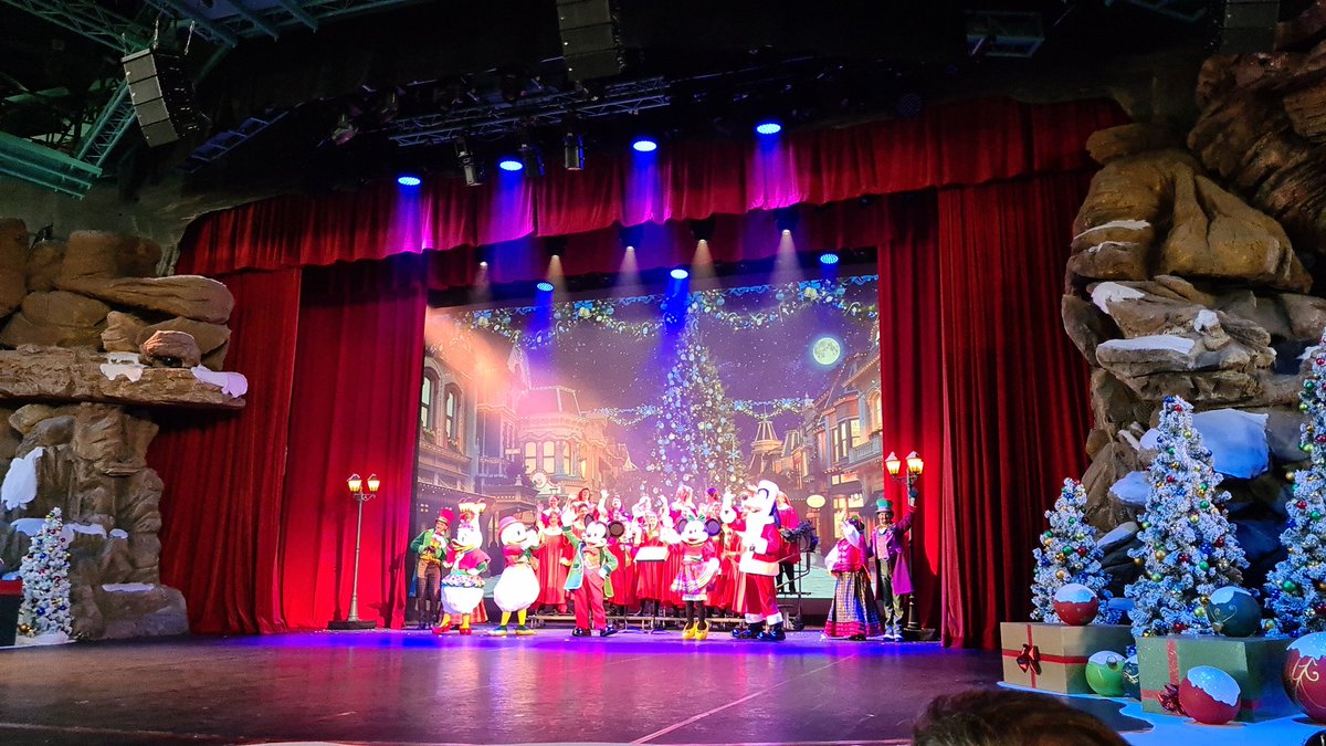 Cafe_Mickey's tweet photo. Let's Sing Christmas in Videopolis 🎄
#DisneyXmas #DisneylandParis #live #disneyfans #cafemickey #DisneylandParis30 https://t.co/wnZXvYpKOZ