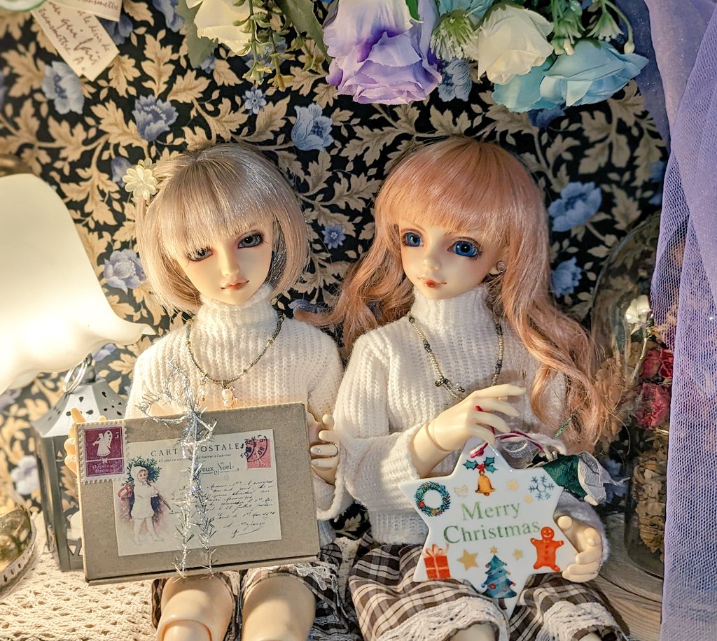 miamint_arurua's tweet photo. raclaさん☆@nene96doll より今年も陶器のオーナメントをお迎えしました☺️
時音クンが持ってるのは、前のご縁でお迎えした物😊
いつも素敵なラッピングでワクワクするんです🤭
今年は、キャンドル柄をお迎えしました😆
いつも素敵な作品にご縁を頂きまして…ありがとうございます☺️
#pluskis https://t.co/8WWNgG8JQs