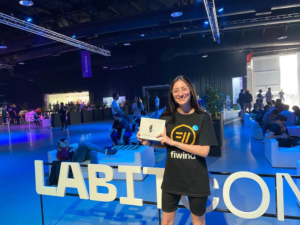 ¡Tenemos otra Arculus para vos en #LABITCONF! 🚨

Encontrá a la mejor amiga del CM y llevate una cold wallet 🙌🏻

Es requisito seguirnos en twitter 🥹