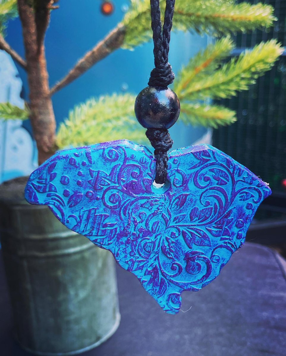PhoenixFireArt's tweet photo. Come see me at @sodacitysc today from 9 am-1 pm! It’s the last Saturday that I’ll be here in Nov so come snag some goodies. I’ve got a handful of new clay ornaments to debut and a few shot glasses left! See you soon!
#shopsmall #buyhandmade #scartist #localartist https://t.co/eUrwGjAOOF
