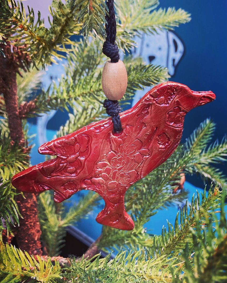 PhoenixFireArt's tweet photo. Come see me at @sodacitysc today from 9 am-1 pm! It’s the last Saturday that I’ll be here in Nov so come snag some goodies. I’ve got a handful of new clay ornaments to debut and a few shot glasses left! See you soon!
#shopsmall #buyhandmade #scartist #localartist https://t.co/eUrwGjAOOF