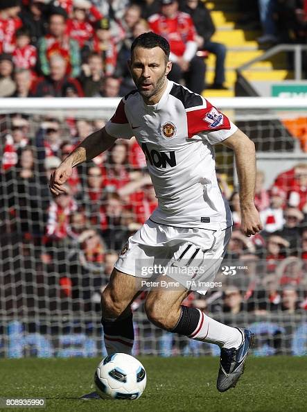 lelanglawas's tweet photo. Detail #LawasMalamMinggu - Sabtu, 12 November 2022 

#Lawas3
Manchester United Away 2010
#11 GIGGS
Size XL (79x61)
Nameset patch felt Original
Sponsor Original aman
Sizing pudar
Washable stain
Minor bobbles https://t.co/vadGvxUlvC
