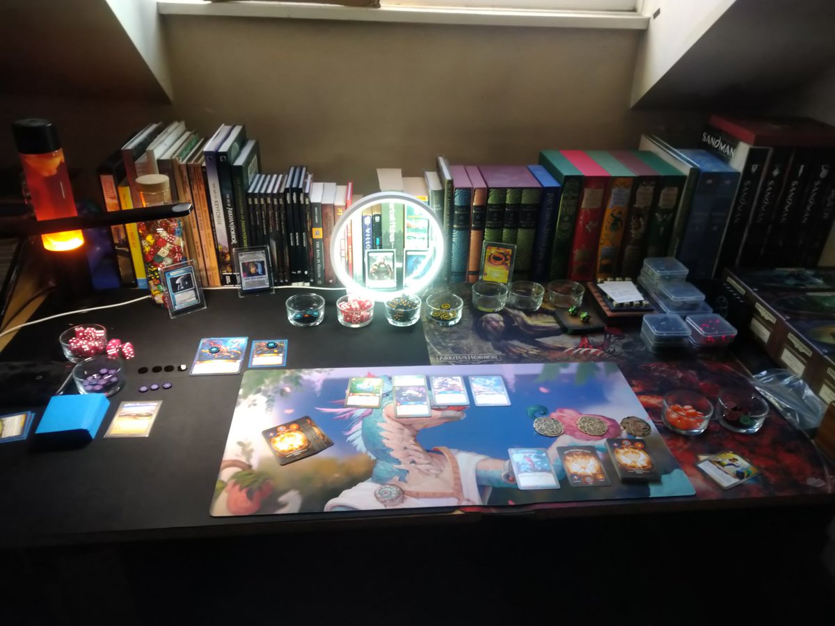 fizzsnap's tweet photo. My gaming desk is really coming along nicely 😊 😊 😊 (just need some nice pictures for the back wall 😁). 
#SoloGaming
#Keyforge
#ArkhamHorrorLCG https://t.co/q0pjdYoLsA