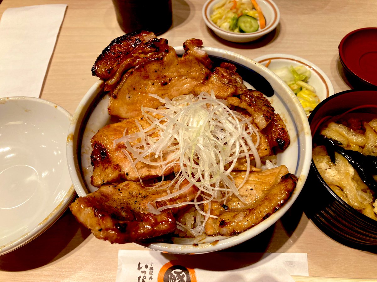 WhiteArrow_781's tweet photo. 久しぶりの帰省楽しかった✈️🚗
やっぱり地元のメシは格別😋 https://t.co/AJNS6FaaaB