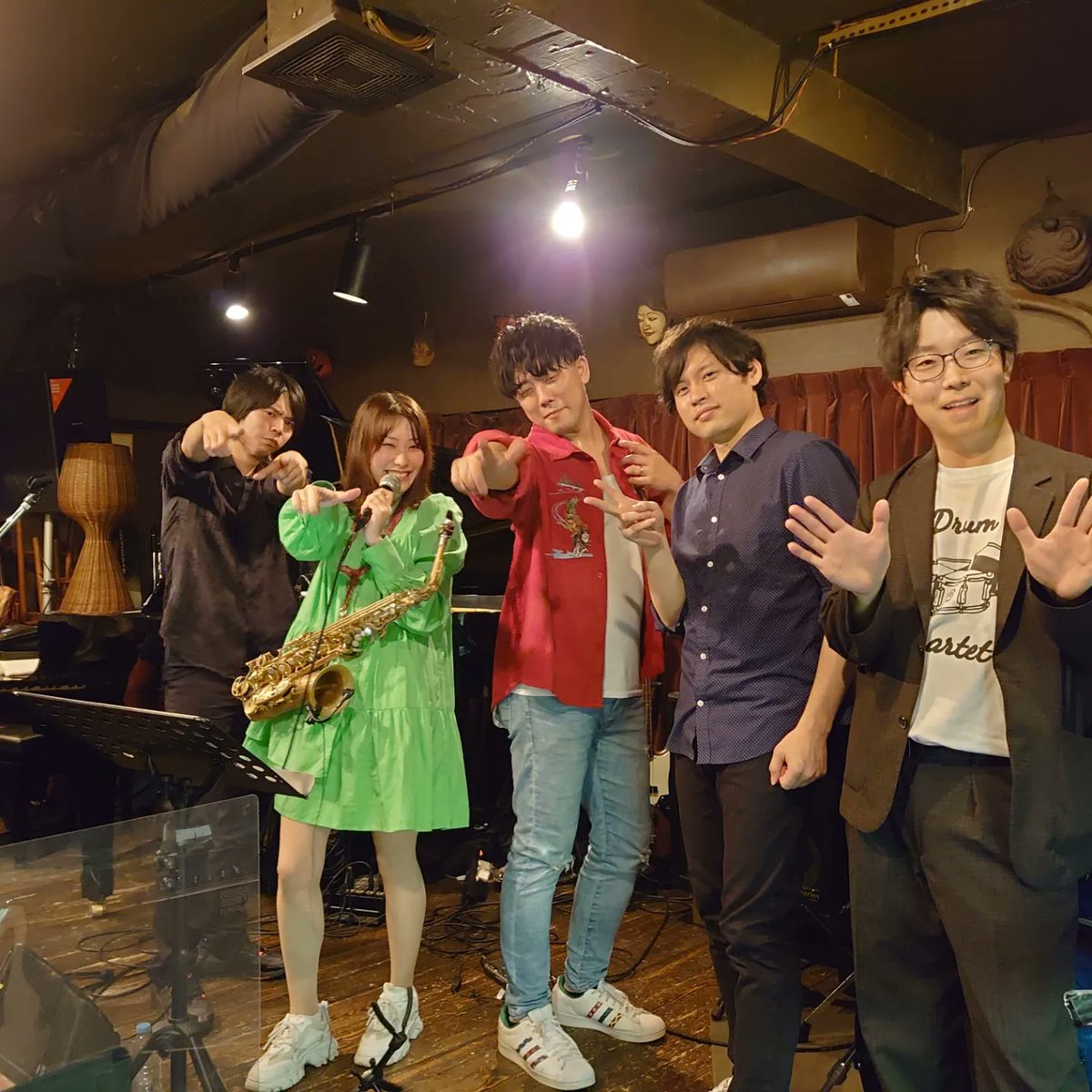 07u94zdbjWfjxxW's tweet photo. 榎本有希さんサックス🎷リーダーライブ♪♪オリジナルナンバーもCover曲も、元気いっぱい♪キレッキレで最高でした、また今度もぜひ😊
色んなアレンジ聴けるのがライブの楽しみですね(^.^)

 #榎本有希
 #TwinkleWorld 
 #moonlight
 #StormRider 
 #なんども聴こうTwinkleWorld https://t.co/DYeBV8aj9a
