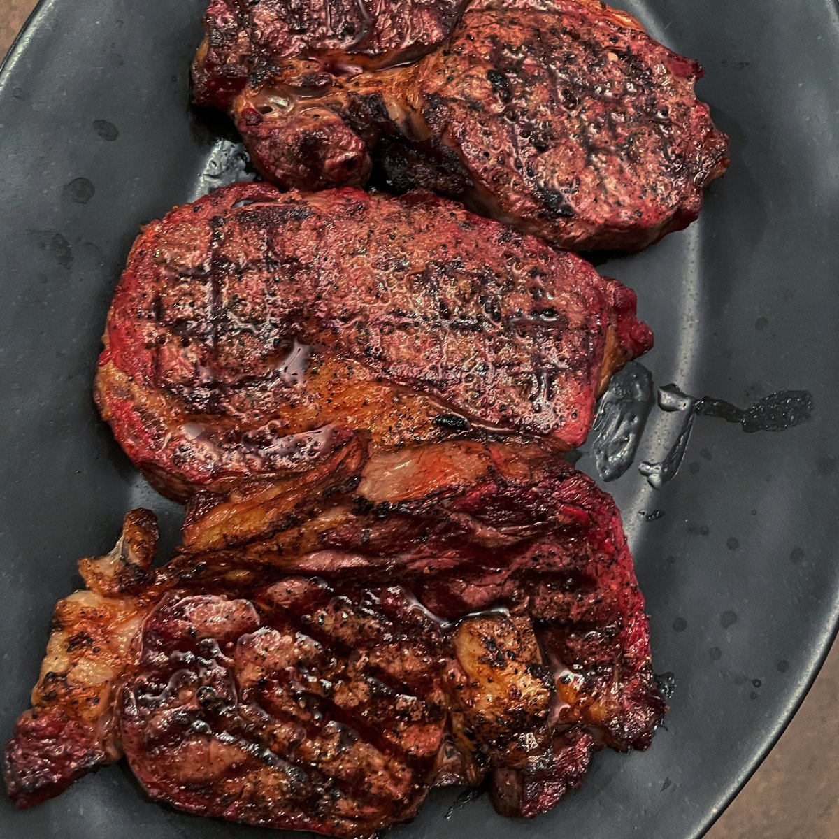 JakGrills's tweet photo. Full vents open on my @webergrills classic kettle rolling hickory smoke π¨ Cookin on High Heat = Great Meat π₯© #JakGrills #CloneXCooks #CookinJ https://t.co/t4S9zZpcni