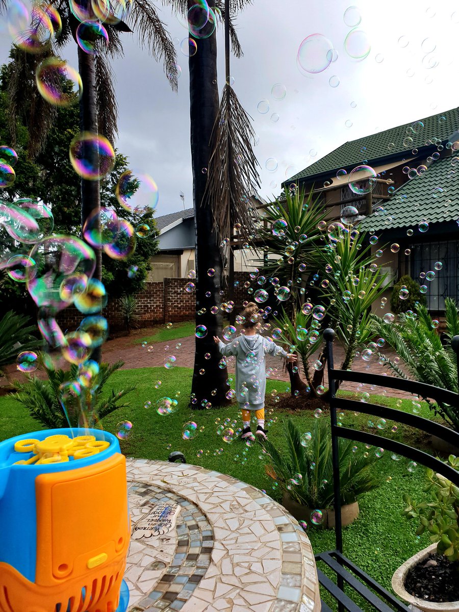 Roomys's tweet photo. Laat bubbles nou een kind so gelukkig kan maak! #RoomysSePop https://t.co/c2c435eZYy