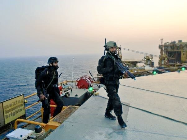 Aditya_G_Social's tweet photo. Indian Navy EOD/BDS in action a robot. #SpecialForces look like MARCOS, or possibly even NSG

#ExPrasthan https://t.co/cXJWFotc0u
