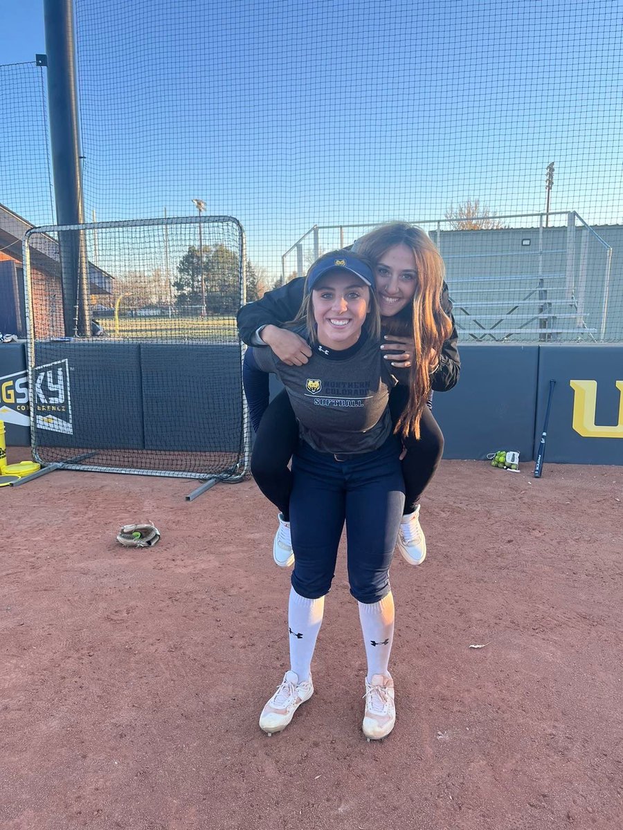 FirecrackerGale's tweet photo. @fhsfastpitch Alum @PeyGale11 getting to hang with former teammate and current @fhsfastpitch softball player @SaisMakenzie on her official visit. Good luck Mak enjoy your time on the campus and GO BEARS!!! @UNC_BearsSB @BoCoPreps https://t.co/kPpcle7UtE