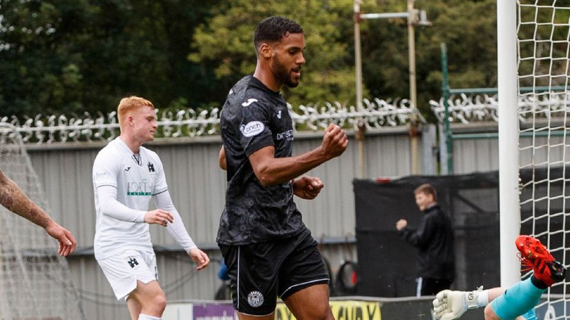 friendsofutball's tweet photo. 🚨JUST IN🚨
🇰🇪 Kenyan forward Jonah Ayunga scored for St. Mirren in the 1-1 draw against Rangers FC in the Scottish Premier League.
The 25-year-old loves scoring against giants as he netted in the 2-0 win over Celtic back in September.
#FFP https://t.co/yH2fReRV4R