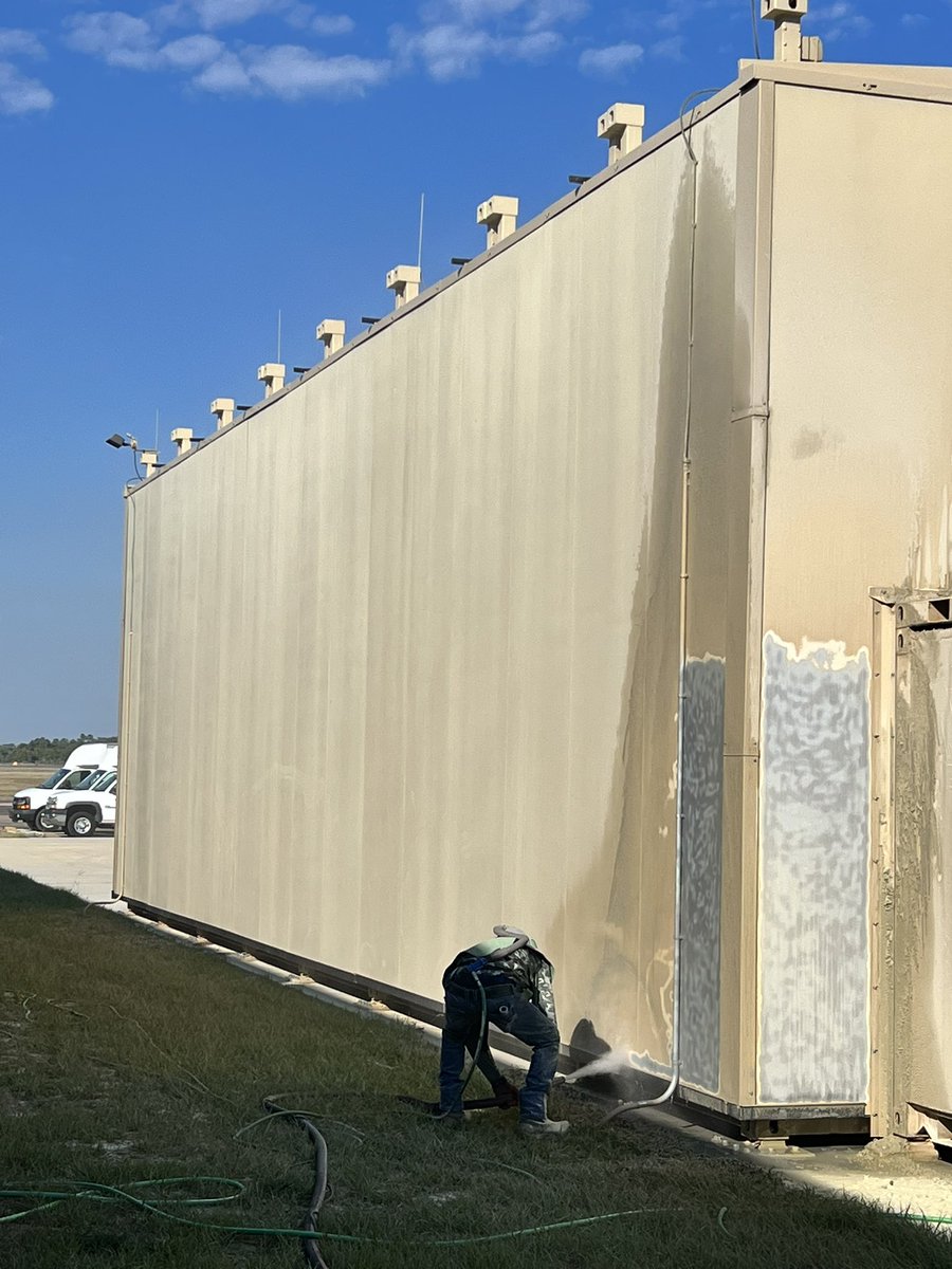 hrdustlessblast's tweet photo. Working at Eglin Air Force Base completing this building to remove old paint for new primer and painting. #dustlessblasting #hrdustlessblast #sandblastingfl #paintremoval https://t.co/ULLD85R6UO