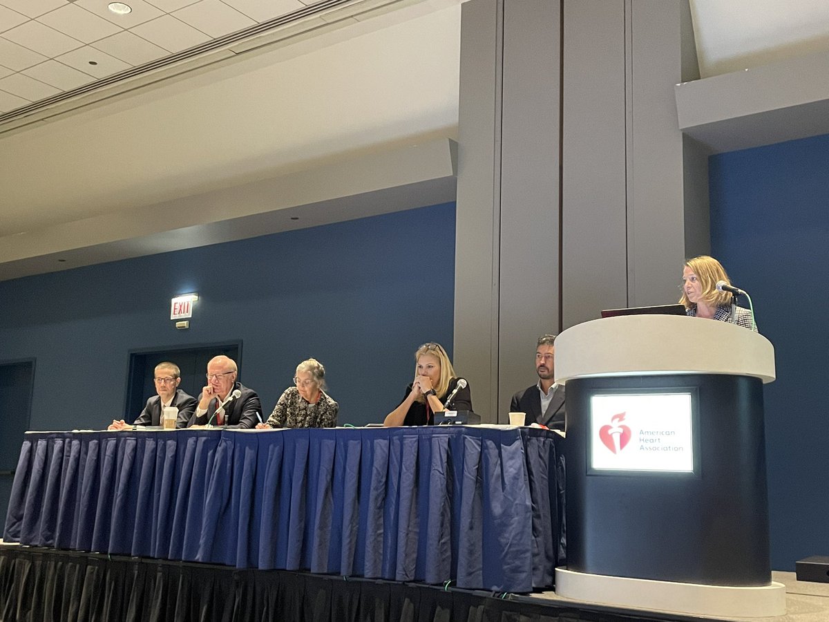 Between @AHAMeetings & Twitter blowing up, this is a late tweet. @ejparisi gave a great athlete #COVID19 case presentation #AHA2022 facilitating discussion by @DrKimHarmon @sday_hcm @AaronBaggish @MartinMaronMD Rachel Lampert. Go Blue! 〽️ @UMichCardiology @umichCVC