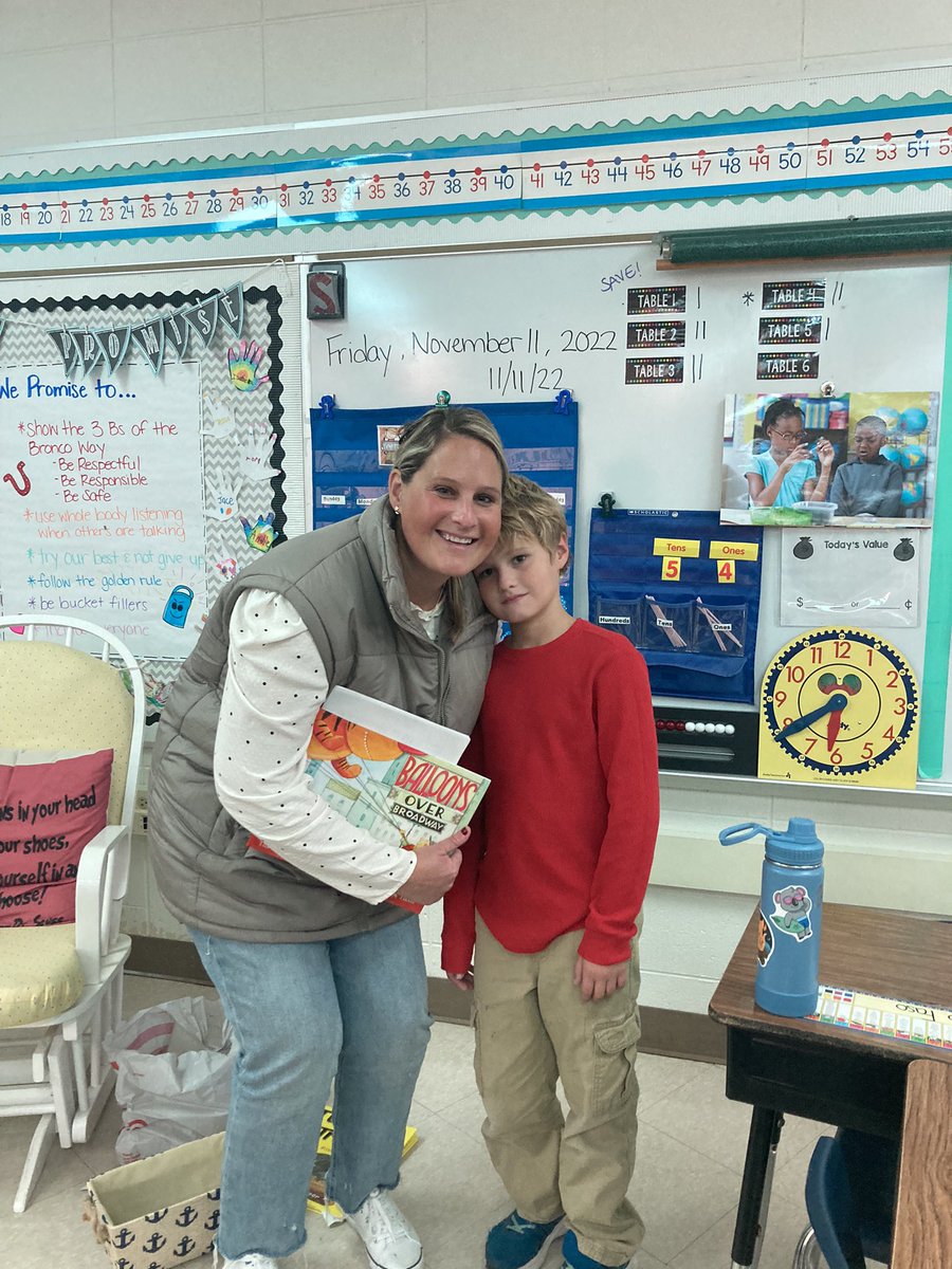 MrsDalbecsClass's tweet photo. Thank you Mrs. Warren for being our mystery reader and sharing some fun facts and books about Thanksgiving! 📚 🦃 @Lines220 @Lines_Principal https://t.co/wccO4jDFP2