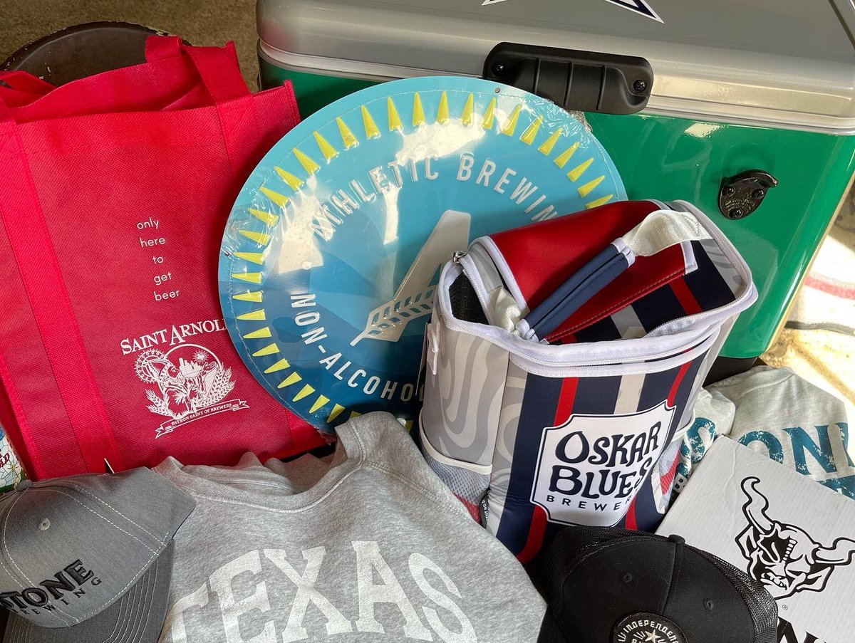 thefriendlyspot's tweet photo. Today is the day! 2-6p Happy Birthday Friends! Join in for #friendlypresents, #allwelcome, DJ Aaron Peña & cake with @sweetchelas. Celebrate 13 years of Friendly benefitting our neighborhood schools #veryfriendly #craftbeer #cocktailsontap #friendlyeats #local #southtownsatx https://t.co/tDzl0zUo5q