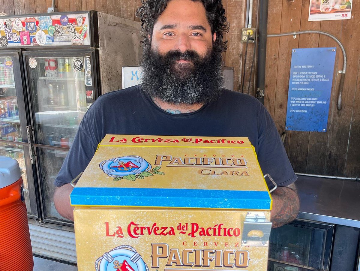 thefriendlyspot's tweet photo. Today is the day! 2-6p Happy Birthday Friends! Join in for #friendlypresents, #allwelcome, DJ Aaron Peña & cake with @sweetchelas. Celebrate 13 years of Friendly benefitting our neighborhood schools #veryfriendly #craftbeer #cocktailsontap #friendlyeats #local #southtownsatx https://t.co/tDzl0zUo5q