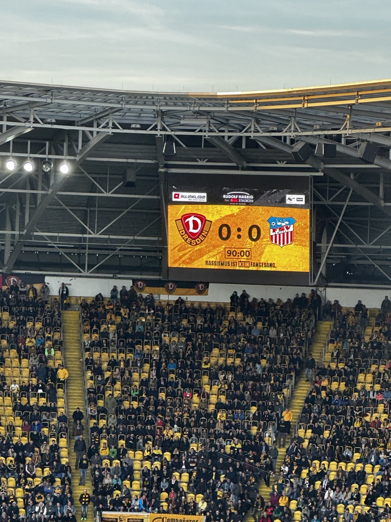 jensumbreit's tweet photo. Drei lausige Helmsiege im Dynamo-Jahr 2022 - mehr muss man zu diesem Jahr nicht wissen! #sgd1953 #scdfsv https://t.co/5gD73yuFMP