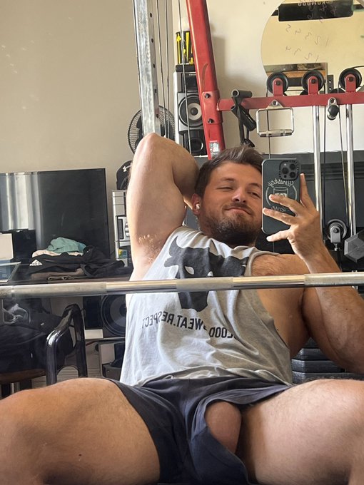 Hey bro, do you reckon you could spot me? 💪🏽😘 https://t.co/XSHxxeWnvC