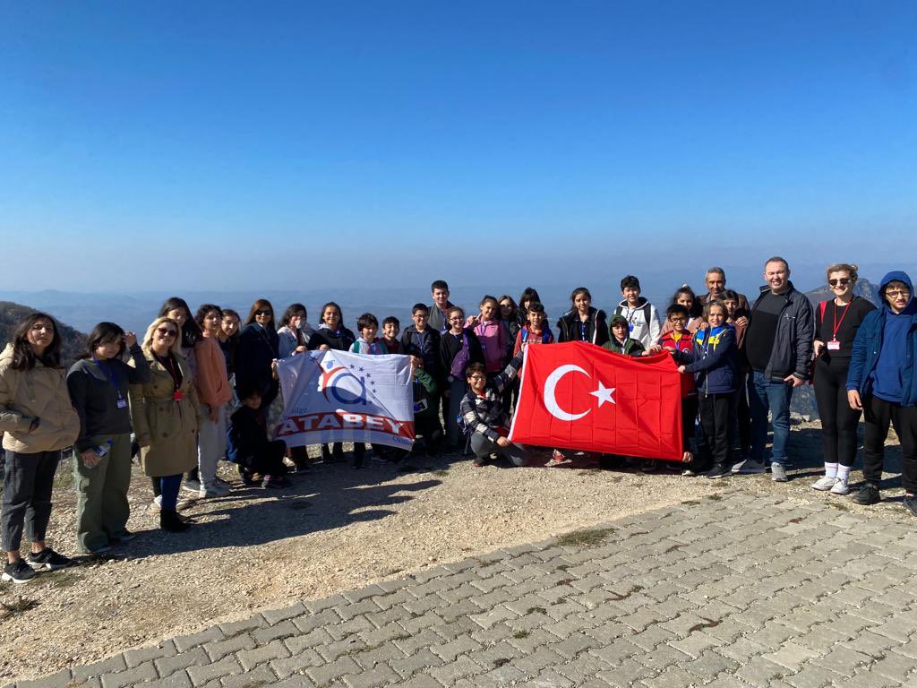 AtabeyOkullari's tweet photo. Aydın Ege Atabey Okulları ile ortak başlattığımız 'Çevre ve İnsan' konulu projemizi öğrenci ve öğretmenlerimiz büyük bir heyecanla yürütüyorlar. https://t.co/1484Fc3RSX