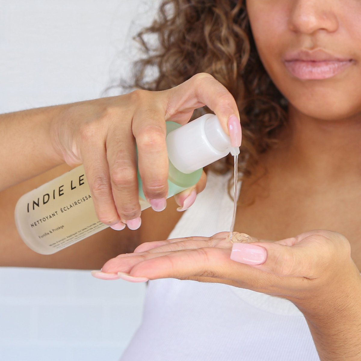 Brightening up our routine with this best-selling cleanser 🍓🌟 Great cleanse, great scent, great feeling 😍