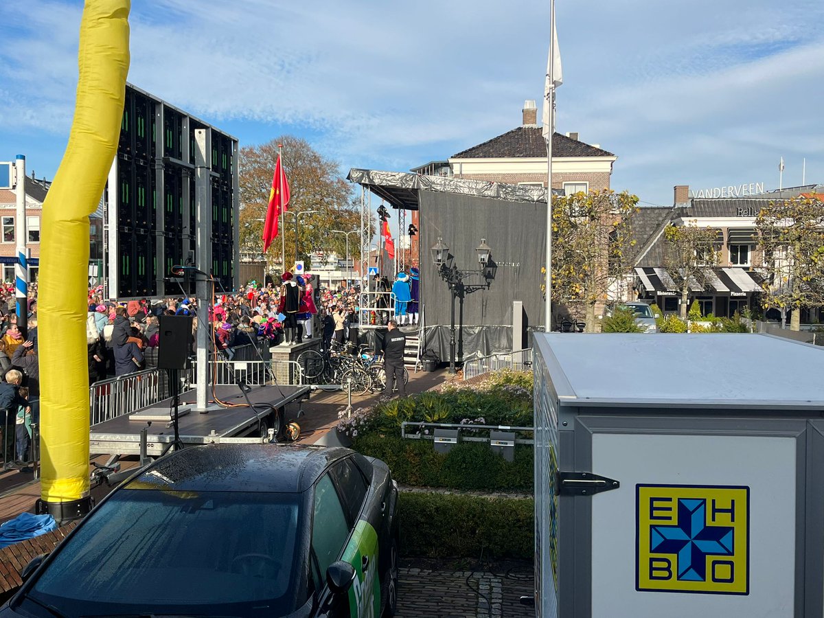 #Sinterklaasintocht in #Assen. Met 12 vrijwilligers geholpen bij een mooie ontvangst #vrijwilligerswerk #knvehbohelpt