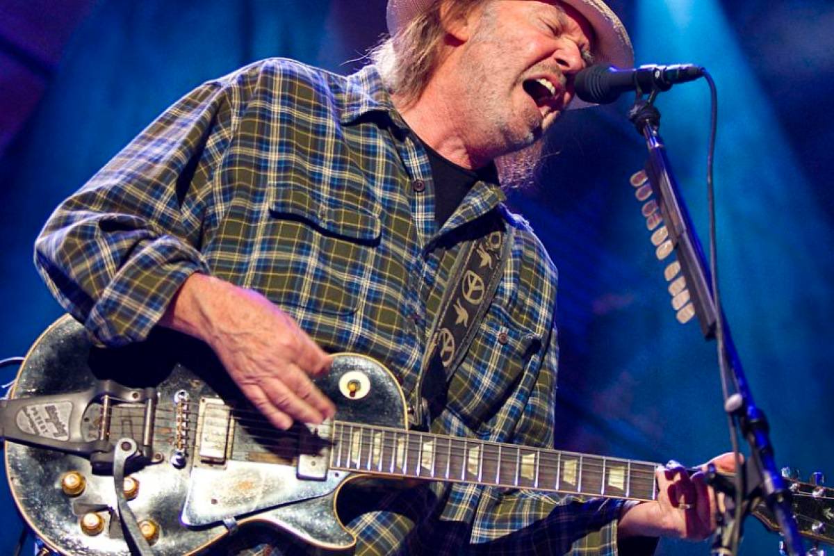 Happy birthday Neil Young!

What s your favorite Uncle Neil song? 