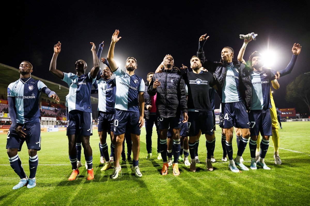 ActuFoot_'s tweet photo. Le HAC enchaîne un 13e match consécutif sans défaite en Ligue 2 et conserve la tête du championnat. 🔥💙

Les Havrais ont 4 points d'avance sur leur dauphin (Bordeaux). https://t.co/NnoNz3AI4S