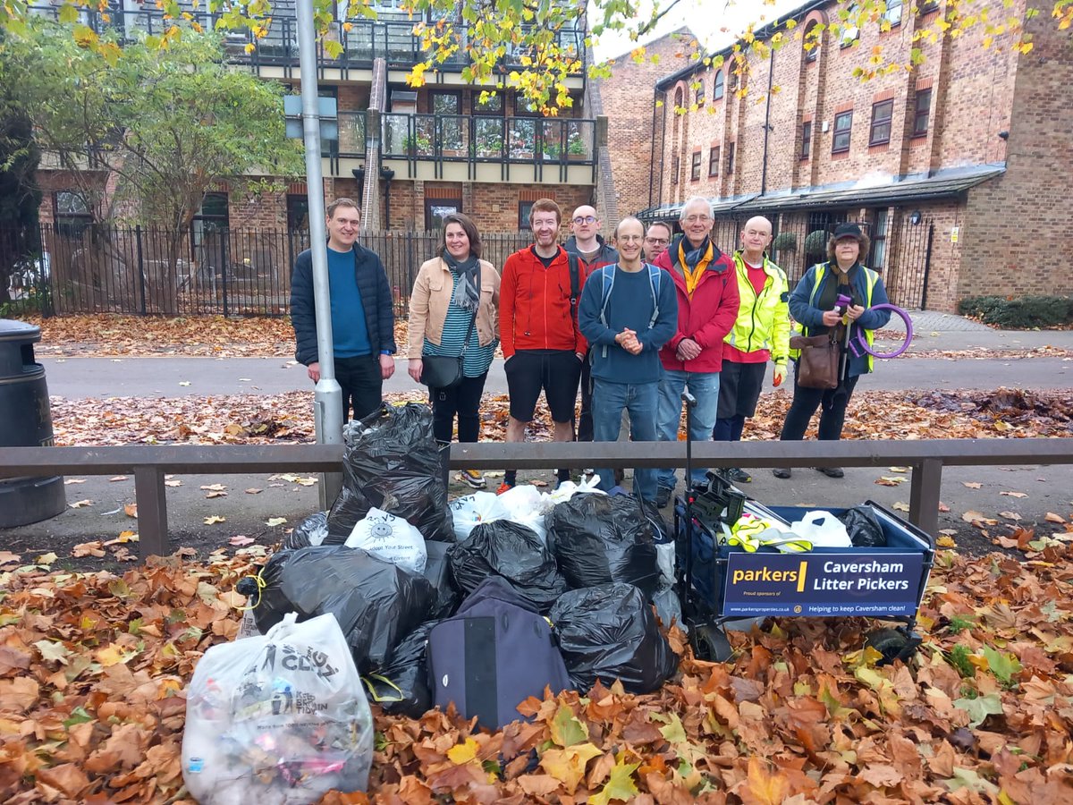 CavershamTidy's tweet image. Today we litter picked in Kings Meadow. Firlds were clear, unfortunately there was a lot of litter &amp;amp; fly tipping in bushes around perimeter.
Thanks to football league organisers who ask parents not to drop rubbish. Use bins or take litter home!
#keepcavershamtidy #rg4 #trashtag