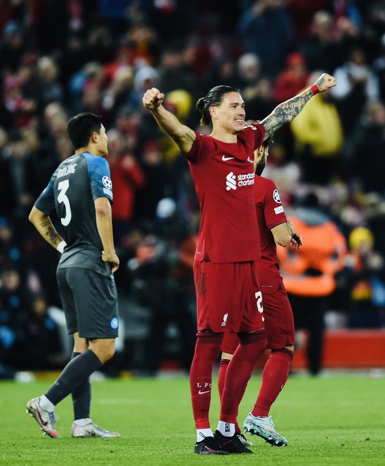 stiofanmac2's tweet image. let the games begin @LFC VS @ManCity only 10 points....dont mind the #arsenal here comes the #90points gang &apos;&apos;it aint easy&apos;&apos; #LFC