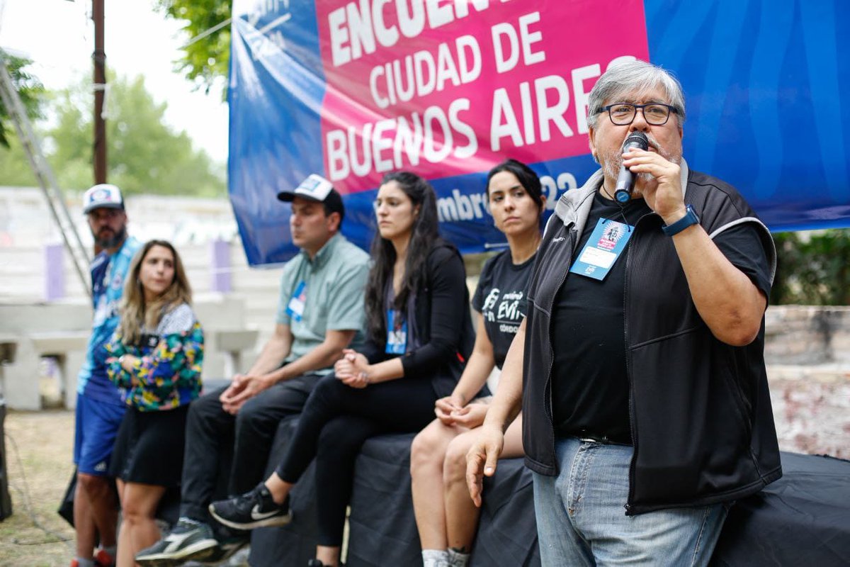 EvitaCABA's tweet photo. ENCUENTRO DE REFERENTXS DE LA CIUDAD DE BUENOS AIRES ✌🏽

Referentxs del Movimiento Evita CABA nos juntamos en @SacachispasOK para debatir la coyuntura nacional y de nuestra Ciudad. https://t.co/CwzTZwBY1Y
