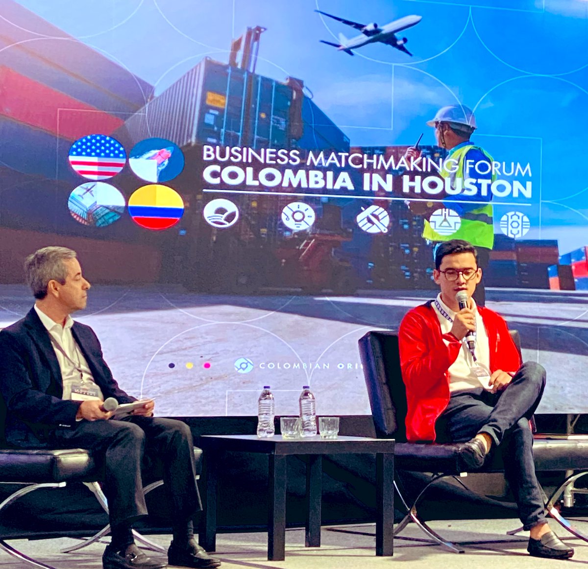 JulianaVillegas's tweet photo. Cerca de 20 compradores Islas del #Caribe se reunieron con #Mipymes @Colombia durante #Macrorrueda #ColombiaInHouston de @PROCOLOMBIACO @MincomercioCo . Contamos con 13 departamentos exhibiendo oferta de valor agregado y de pequeños territorios que creen en #internacionalización https://t.co/RdSZDpyJLj
