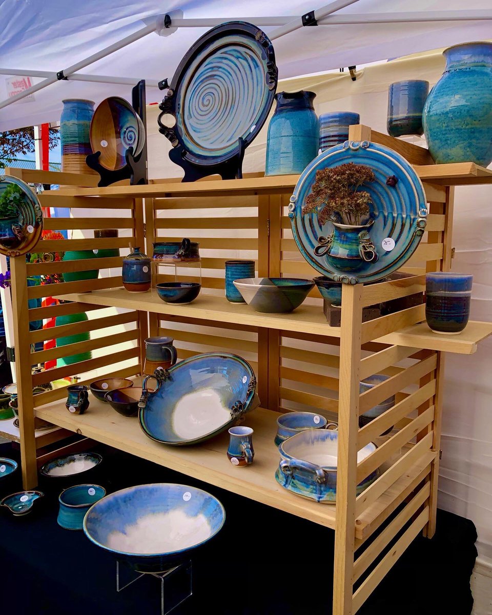 #ArtonTheAvenue is still going until 5pm in Del Ray! Meet local artists and get inspired by their creation. Plus there’s plenty of great food and music! #IndieArtists #shoplocal #artistsontwitter