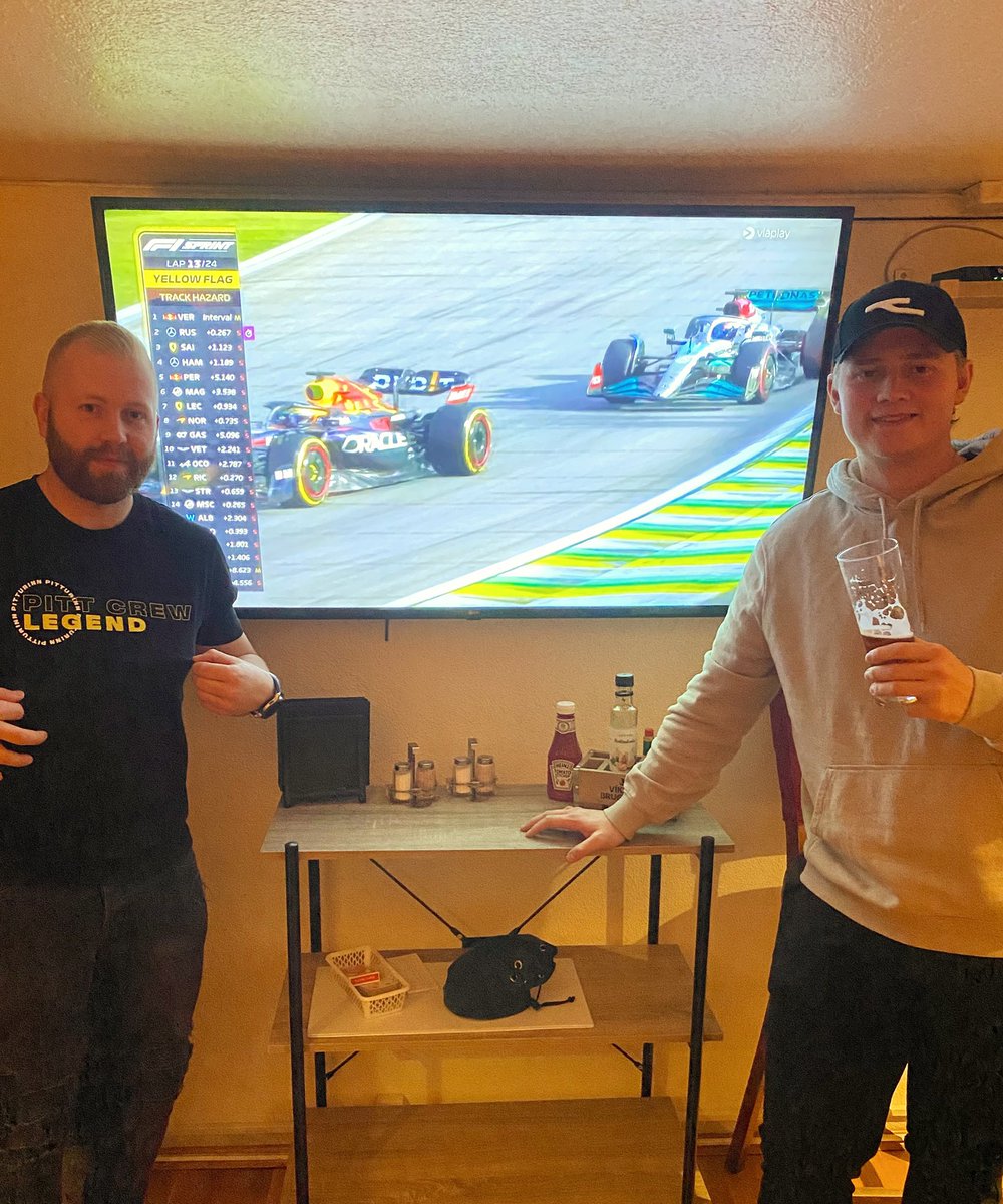 heidar5's tweet photo. Grillstofan á Akureyri fær stórt shout. Keyptu aðgang að ViaPlay til að geta leyft fárveikum F1 áhugamönnum að horfa á staðnum. #f1ísland @KristjanEinar https://t.co/3IWxDBJqV5