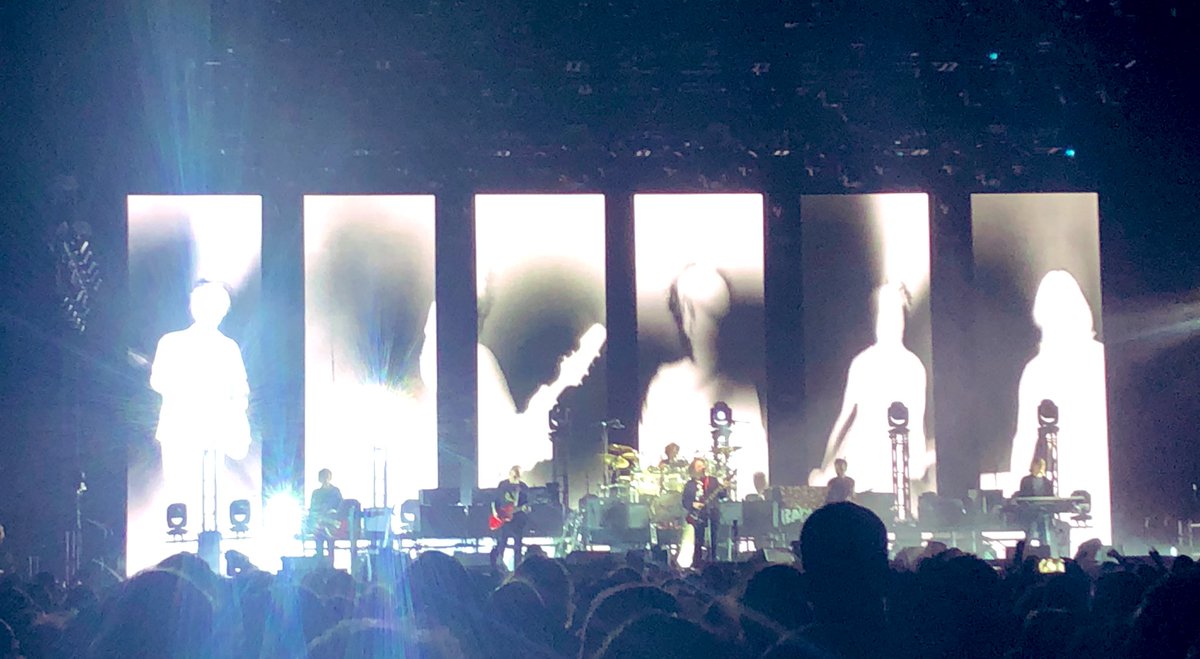 Ver de nuevo a The Cure, y en tan excelente forma, es un regalo de la vida. Y mejor aún con amigos y con mi hermano <a href="/aleacostamusic/">Ale Acosta</a> en su primera vez. Ya le tocaba!