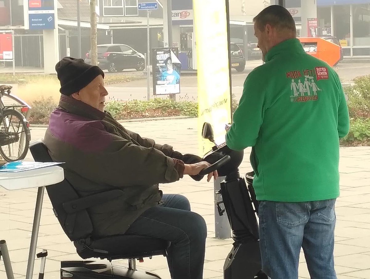 BuitengewoonD's tweet photo. Vandaag waren leden van ons #GrienTeam aan het flyeren bij het winkelcentrum De Greiden … allemaal om de mensen in te lichten om volgende week zaterdag de 19e even langs te komen in wijkcentrum De As voor de landelijke actiedag ‘#samendewinterdoor! 12:45u gaat de deur open! https://t.co/5fsP7CG31G