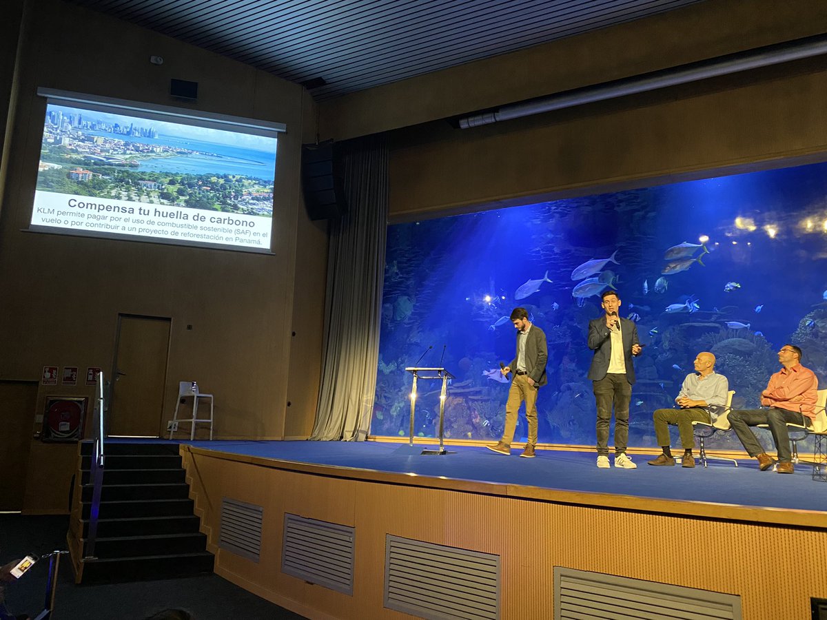 “No hay malos viajeros, solo viajeros mal informados.” <a href="/AlbertoMnndz/">Alberto Menéndez Sánchez</a> en su ponencia sobre cómo reducir nuestro impacto de CO2 mientras viajamos. #KLMHouseValència #ValènciaEsAhora #CompromisoIATI <a href="/Nada_Incluido/">Viajes Nada Incluido</a> <a href="/KLM_ES/">KLM Spain</a>