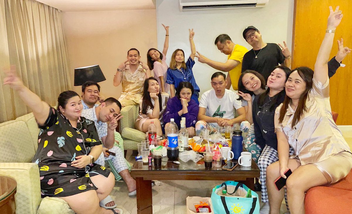 with2Ns_ian's tweet photo. Date night with my most favorite people!! Labyu, guys!! #MFFs #iloveweekends https://t.co/bCox1vJ0g3