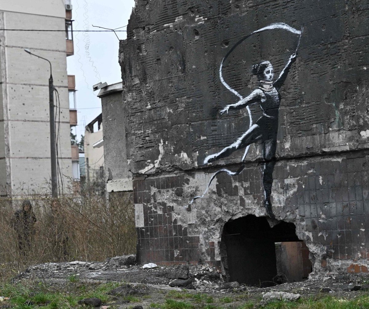 DosaevI's tweet photo. #Banksy #Kiev https://t.co/Z8I1HBKum5