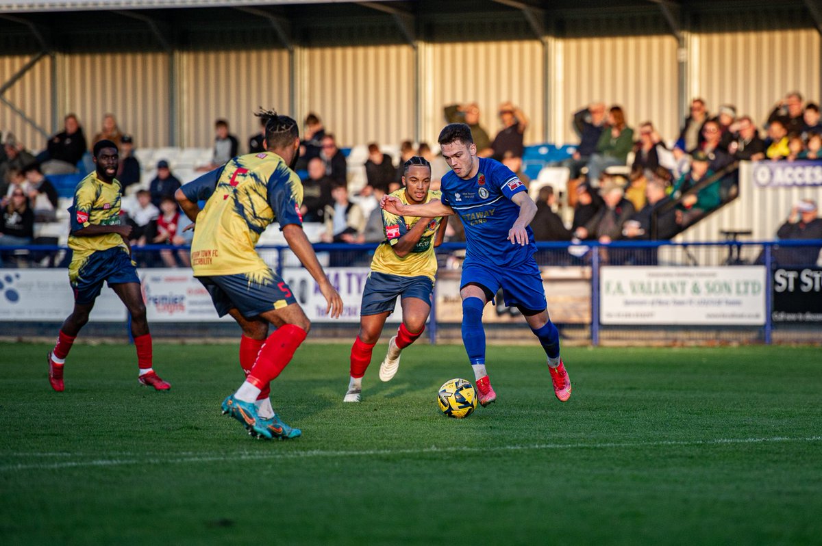 Best wishes to ⁦<a href="/leewatkins99/">leewatkins99</a>⁩ who was stretchered off the pitch today with an ankle injury. We are hoping it is not too serious and Lee will be back in action for us soon. 📸 ⁦<a href="/NDsport79/">ND-Sport</a>⁩ #BURYT 🔵⚪️