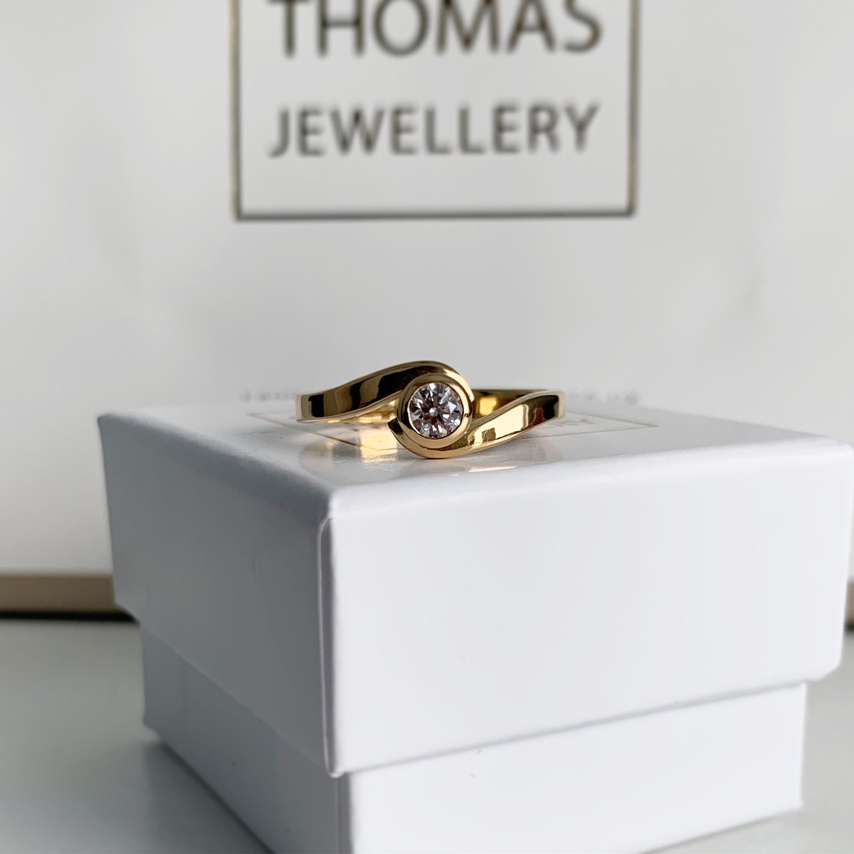 This bespoke twist engagement ring was handmade solely from an extremely sentimental 22ct wedding band… it’s one of three rings made but this deserves a tweet of its own 🥰