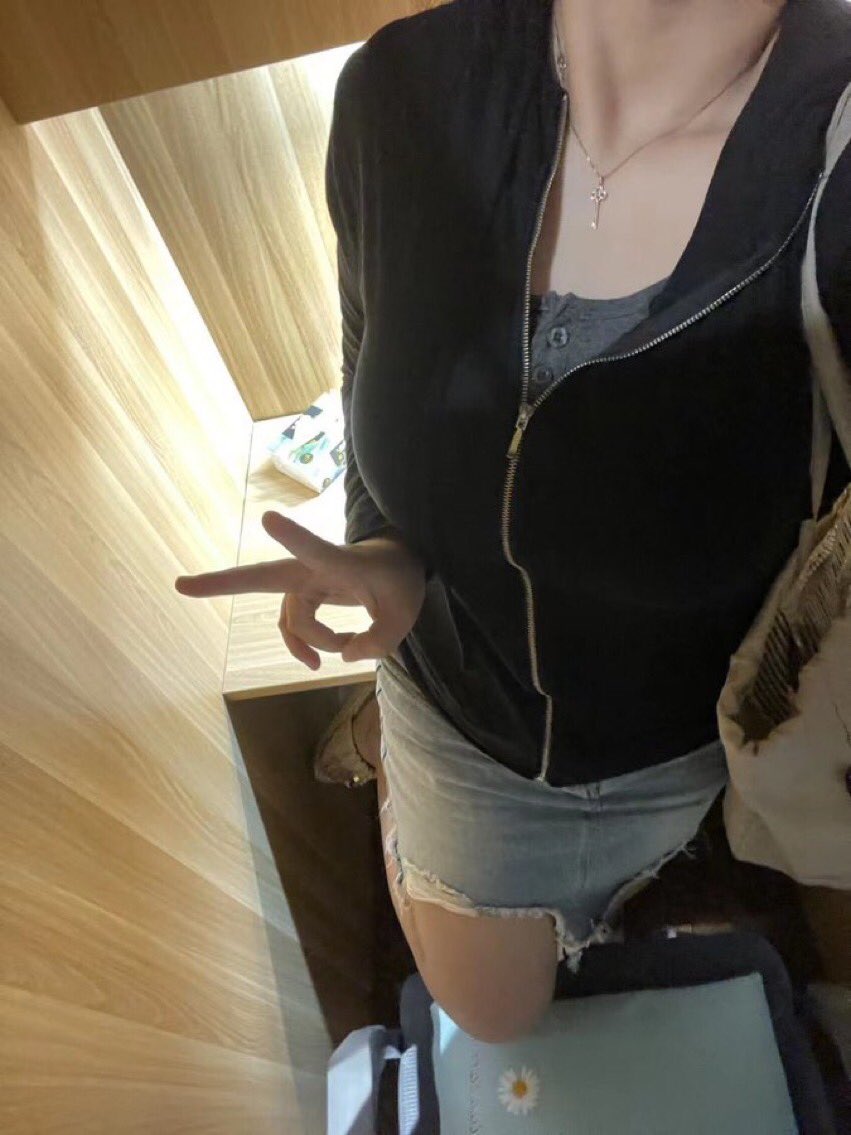可以放進來，但不可以放感情。#骚货 #三唑仑 #迷晕 #骚逼 #迷奸 #萝莉 #反差 #做爱 #催情 #听话水 #绿帽 #露出 #性奴
