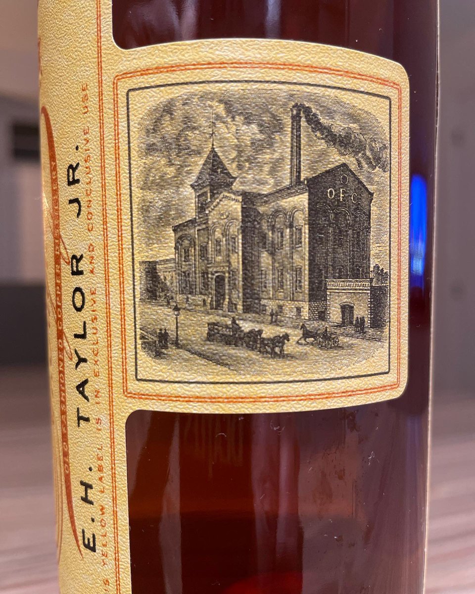 BourbonGents's tweet photo. Spoilt this Saturday night with this mighty fine sipper #bourbon #whiskey #smallbatch #colonelehtaylor #colonelehtaylorsmallbatch #bottledinbond #bourbongents https://t.co/WQOXiBFWAw