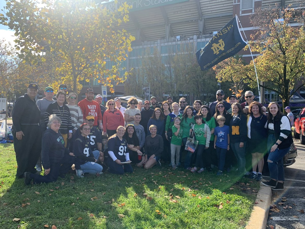 MaryfroMaryland's tweet photo. Stefanski Navy v. Notre Dame 2022 #gonavy #goirish #familydivided #familyunited #stefanskilove https://t.co/L1oTDUq4Hm