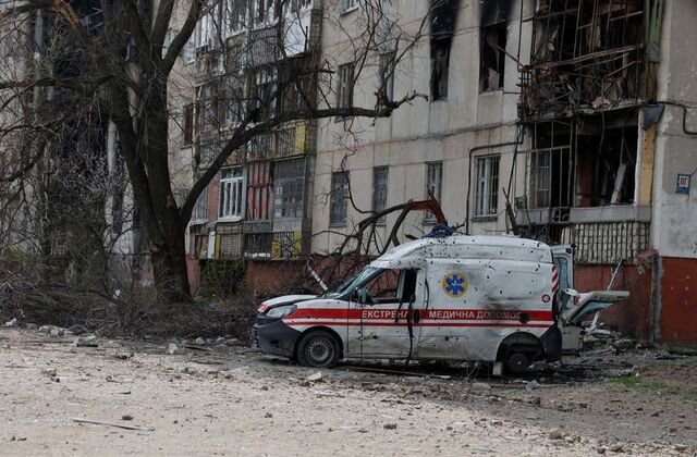 Russia destroys 10 Ukrainian ambulance per week. Please join me in raising funds to replace these lifesaving assets. Donate at: donorbox.org/scottkelly Any amount helps. Thank you. #UNITED24