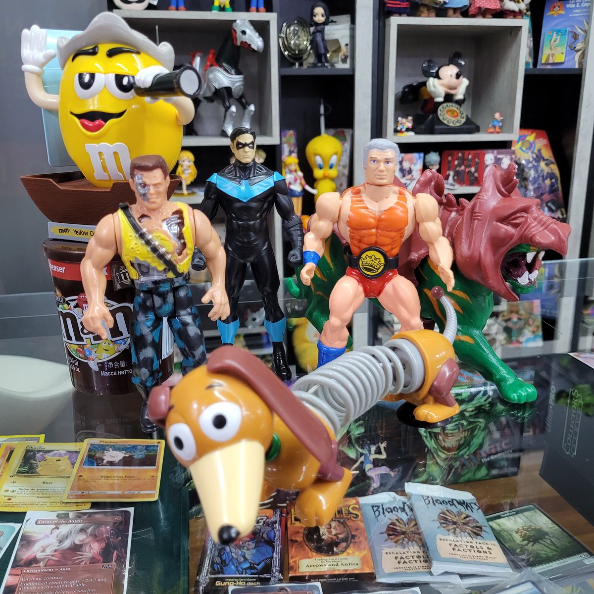 MadtoyzJ's tweet photo. Hoy entró de todo un poco. Los esperamos de miercoles a sabado de 16 a 20:30 en Yapeyu 34 Almagro. #heman #motu #battlecat #mym #luchafuerte #nightwing #terminator #t800 #toystory #slinky #pixar #mcdonalds #jocsa #toptoys #happymeal #cajitafeliz https://t.co/m8o7znHZii