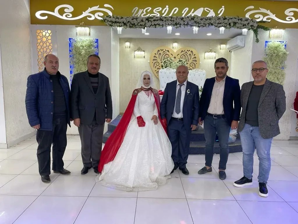 NazmiBebekoglu's tweet photo. Kahramanmaraş Dostluk Grubu Derneği kurucu üyelerinden @CengizGüdüklü ağabeyimiz  ve @UğurgülKırmacı hanımefendi nin düğün törenine #Dostder   başkanımız  ve  yönetim kurulu üyesi arkadaşlarımızla katılım sağladık ...

Mutluluklar diliyoruz... .Rabbim hayırlı mübarek eylesin.. https://t.co/UvymuY3nB2