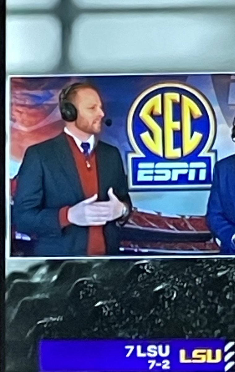 JattMohns's tweet photo. Can we get my guy @GregMcElroy some hand warmers? https://t.co/Ix1HG2wPLb